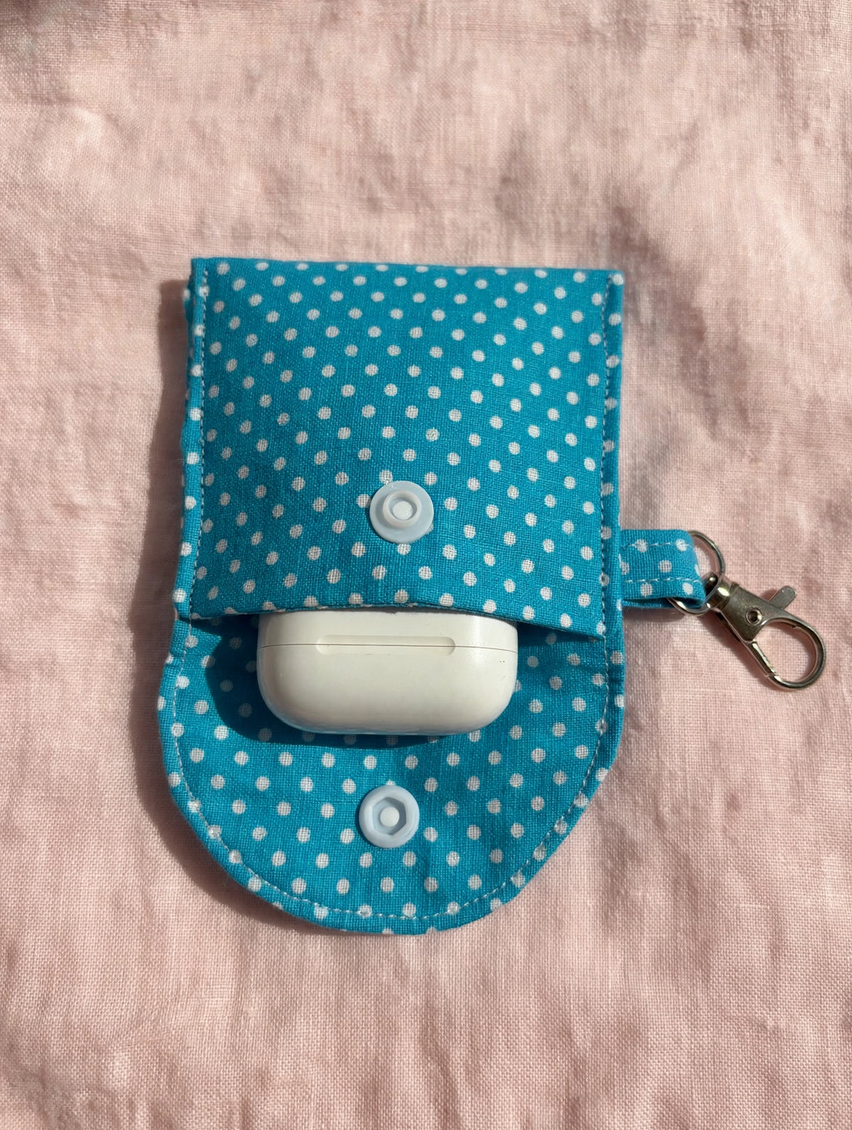 Polka Dot Earbuds Case with Keychain Clip