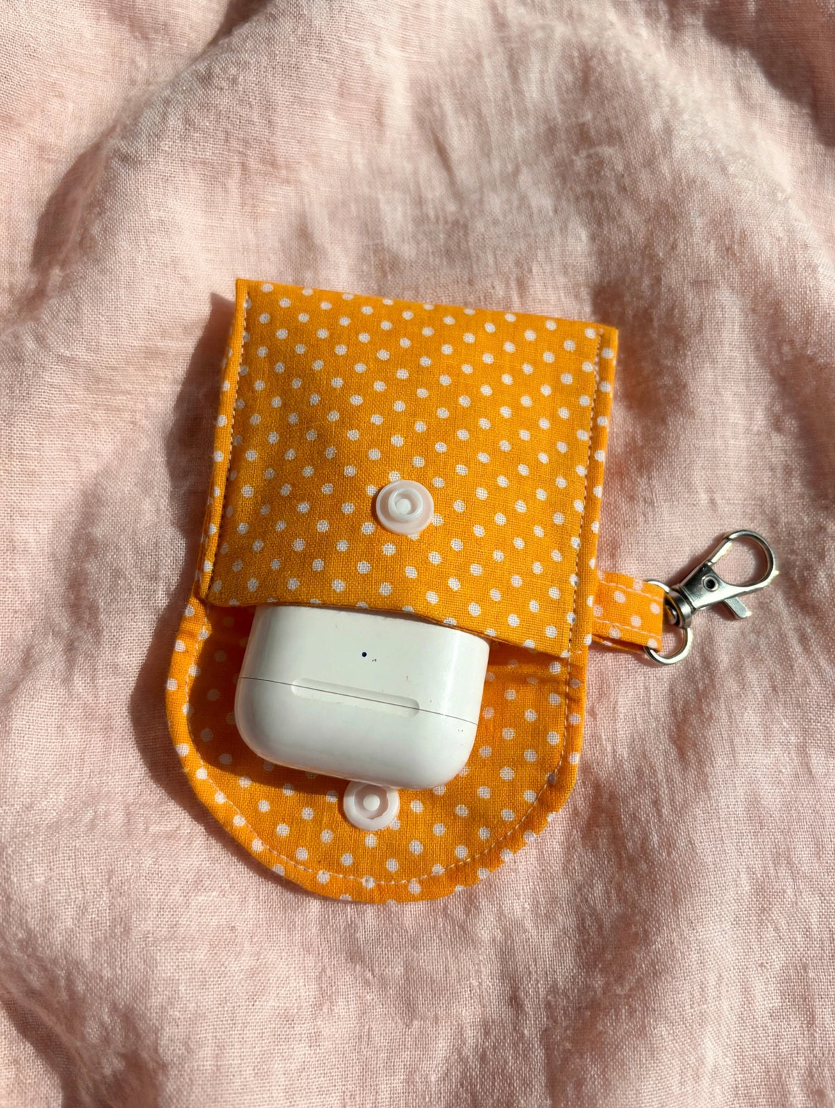 Polka Dot Earbuds Case with Keychain Clip