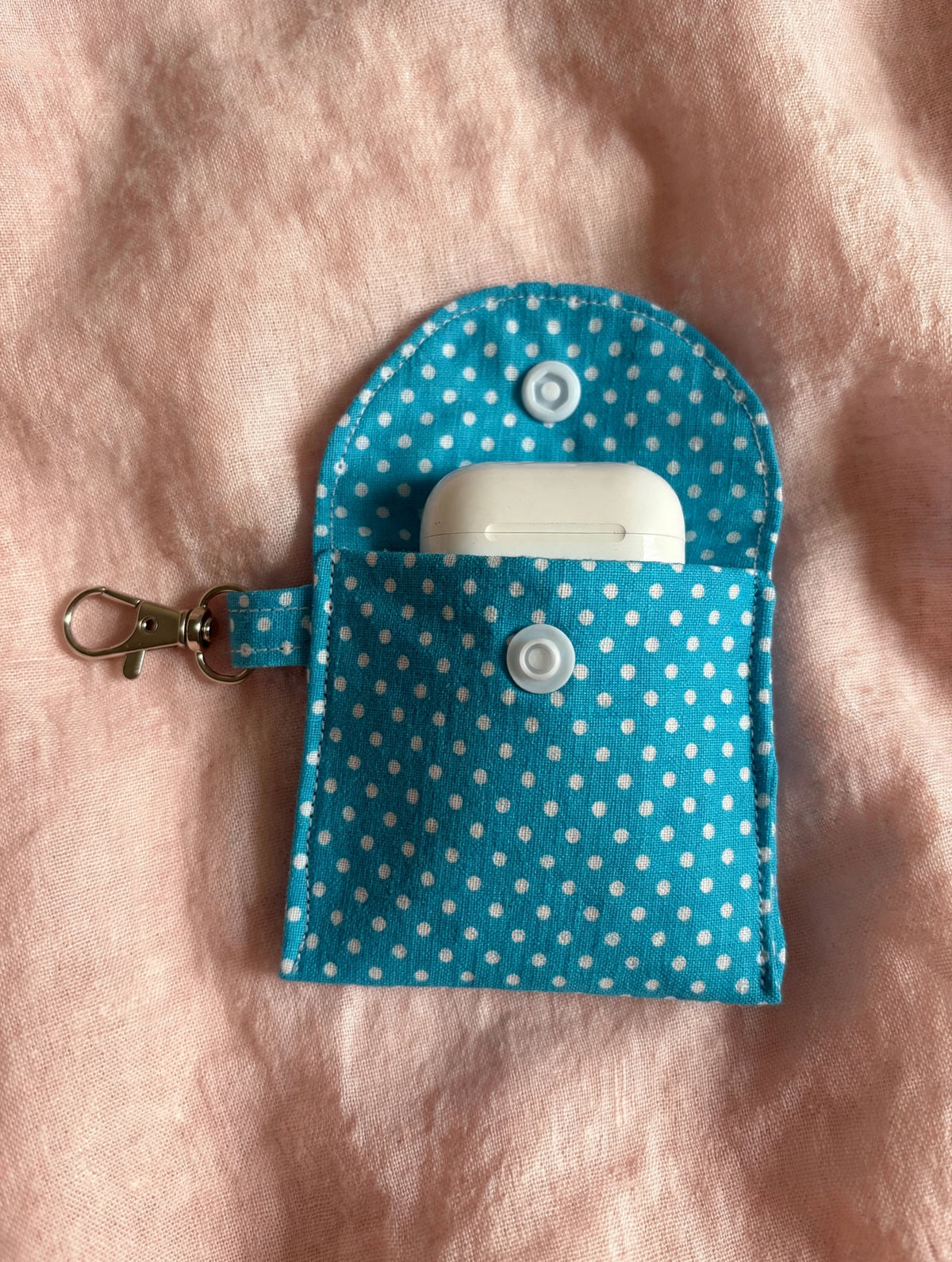 Polka Dot Earbuds Case with Keychain Clip