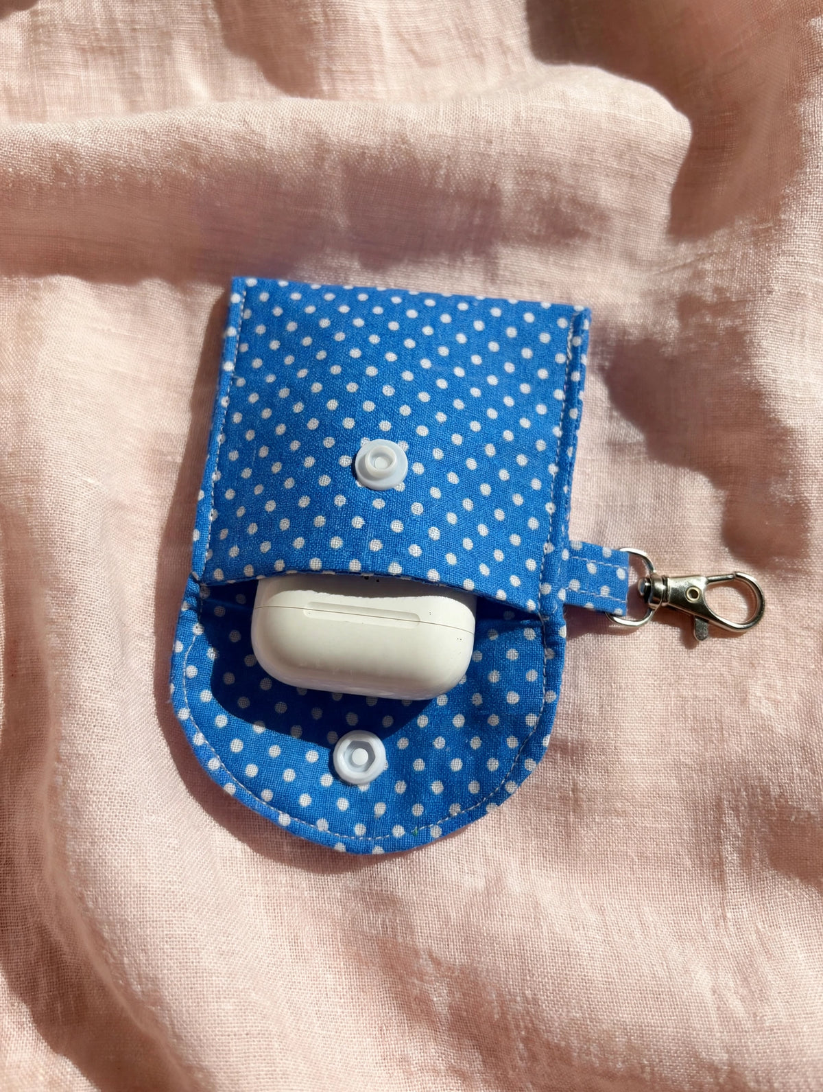Polka Dot Earbuds Case with Keychain Clip