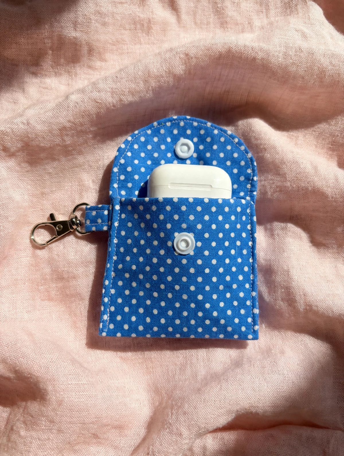 Polka Dot Earbuds Case with Keychain Clip