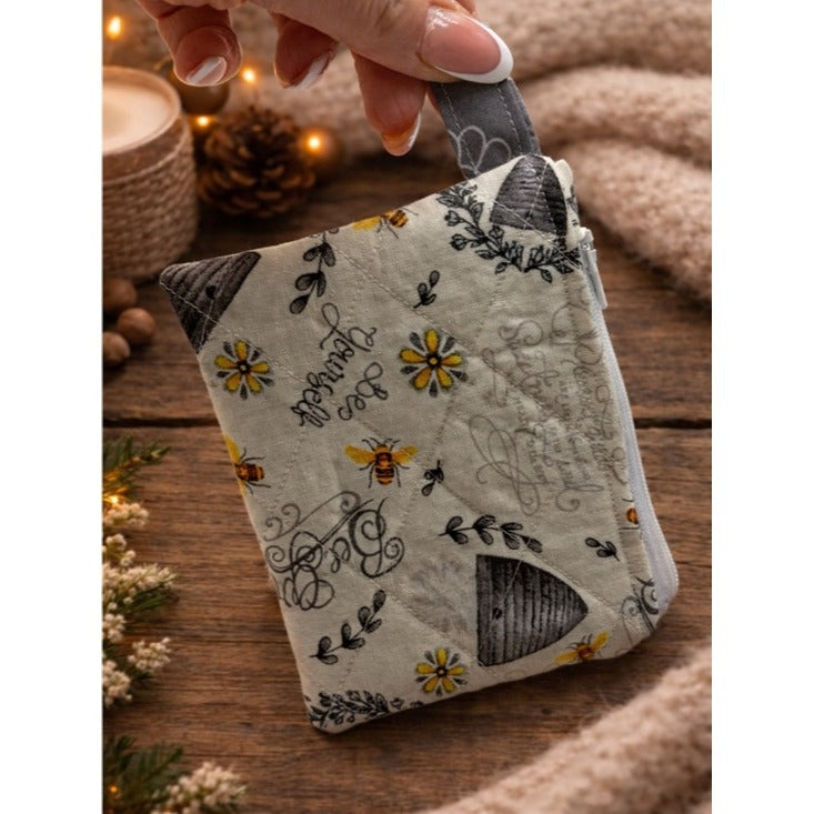 Cozy Bee Print Quilted Keychain Wallet