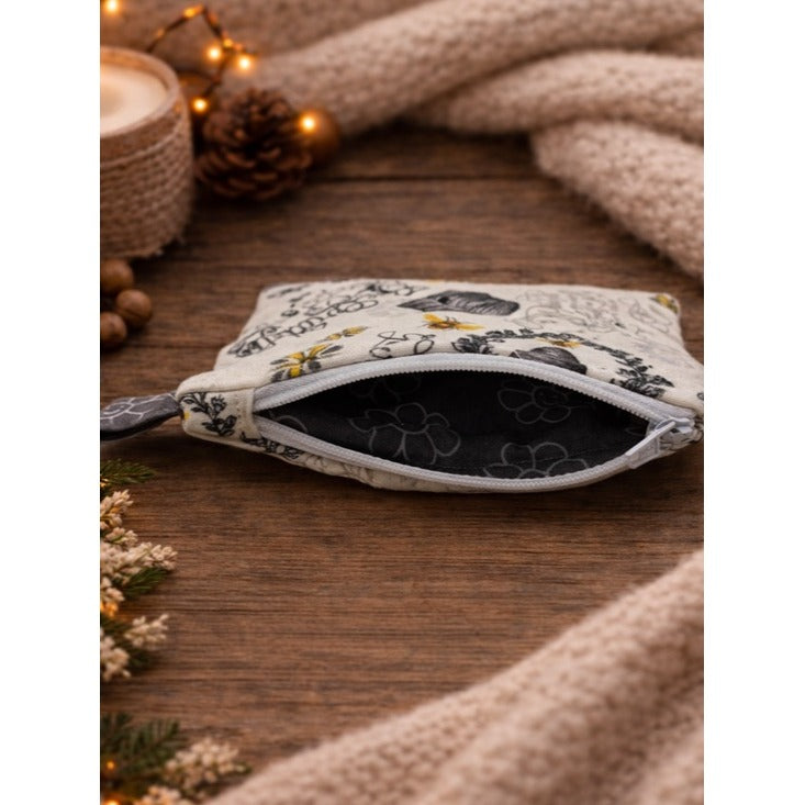 Cozy Bee Print Quilted Keychain Wallet